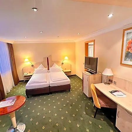 Hotel Heimathenhof 4*